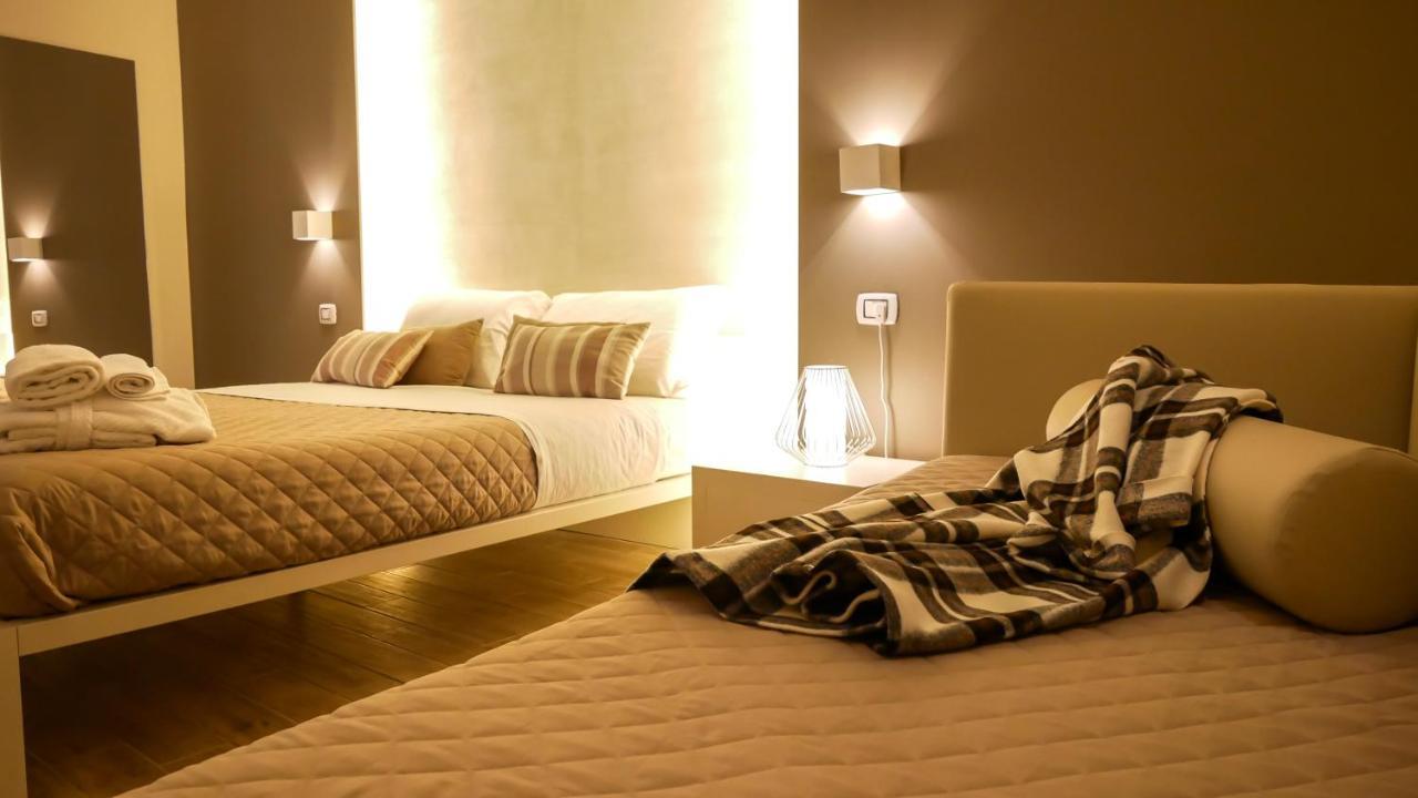 La Banchina Holiday Rooms Trani Exterior photo