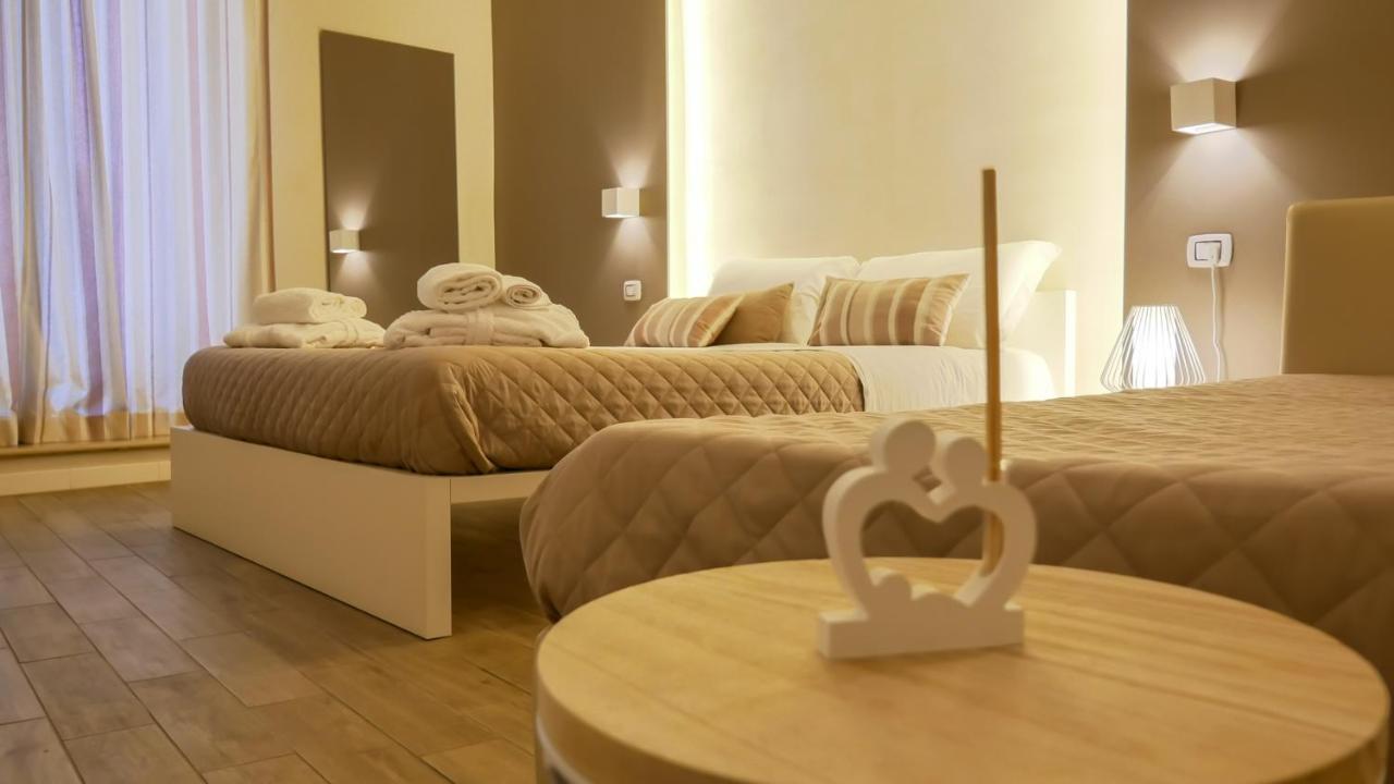 La Banchina Holiday Rooms Trani Exterior photo