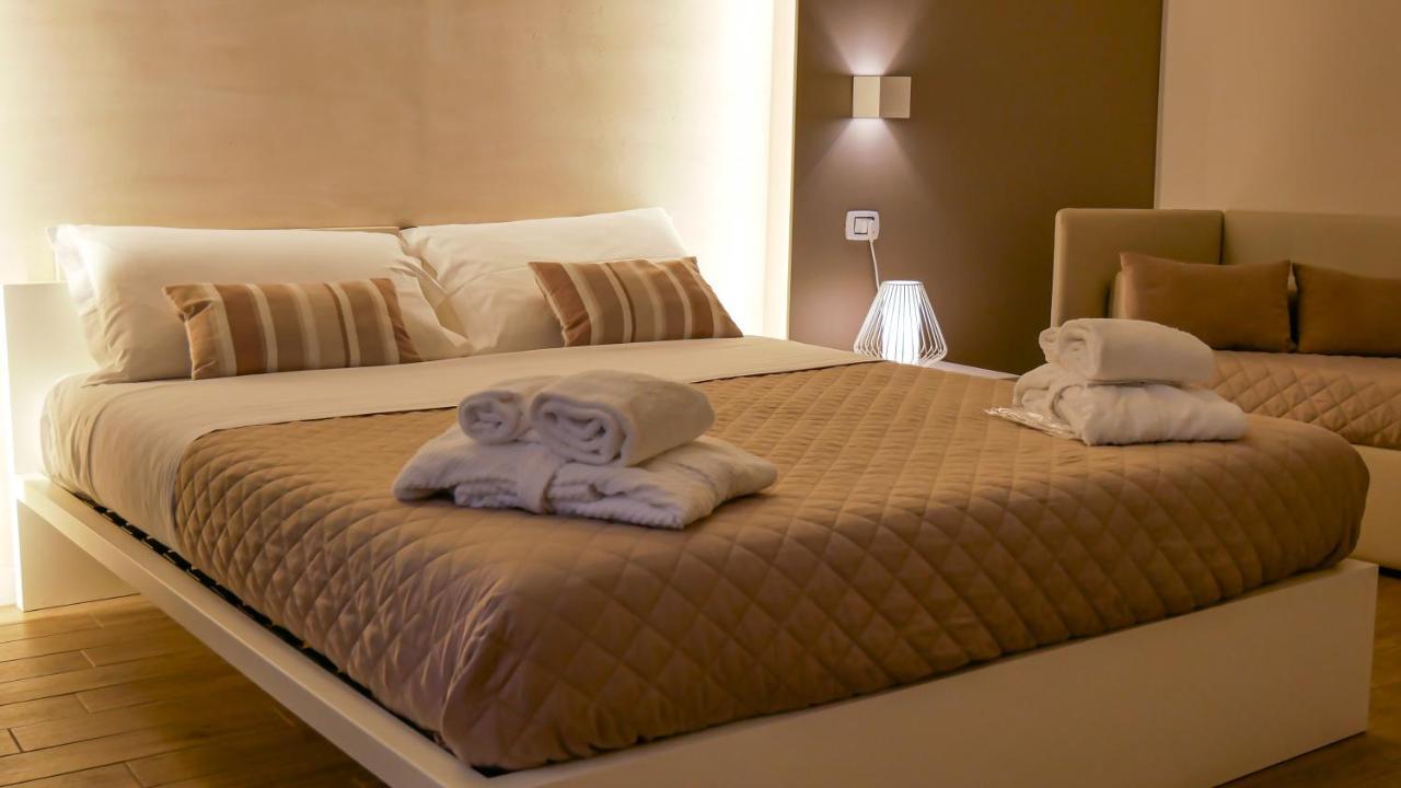 La Banchina Holiday Rooms Trani Exterior photo