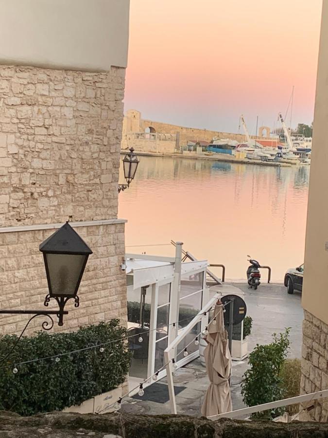 La Banchina Holiday Rooms Trani Exterior photo